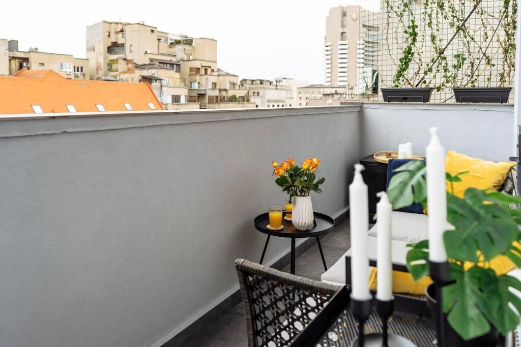 Amazing City View - Terrace+Netflix - City Center Бухарест Экстерьер фото